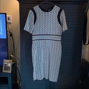 STUNNER dress! Green Zipper in the back POPS!